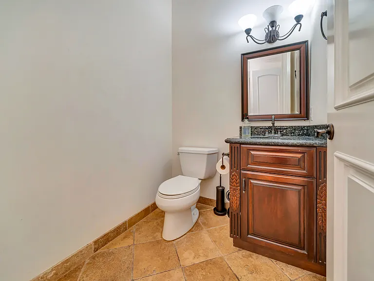 4820 Valjean Ave — Photo 32