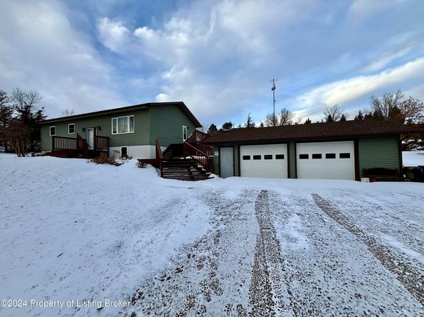1204 14th Ave SW, Watford City, ND 58854