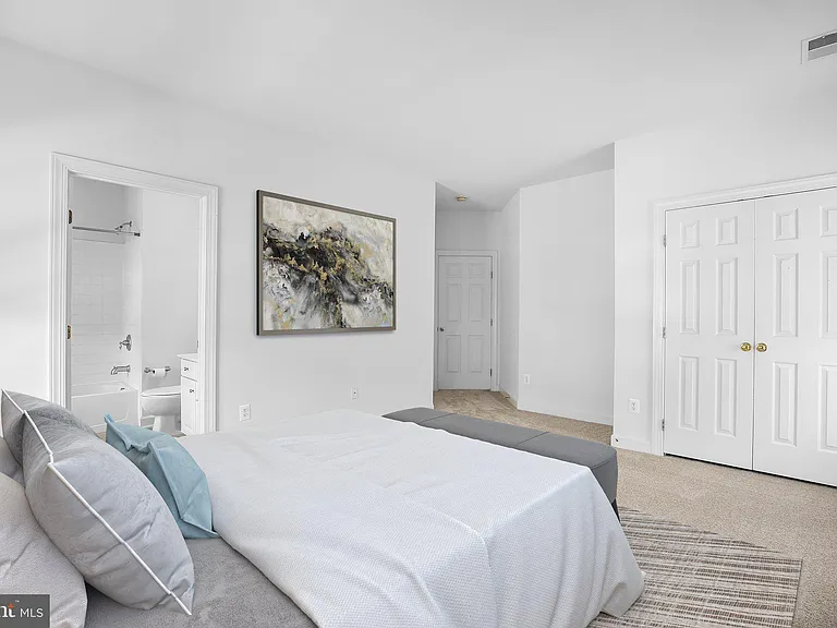 1002 Dorthea Ct — Photo 25