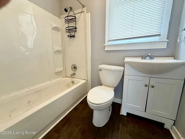 2411 Elliott Ave — Photo 9