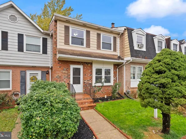 4332 Eileen Ct, Woodbridge, VA 22193