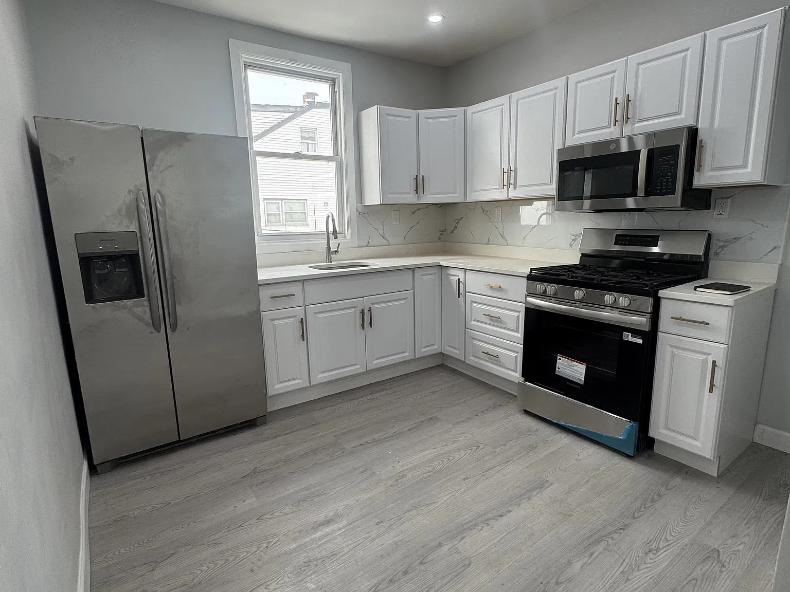 3 bed, $2,300 — Photo 3