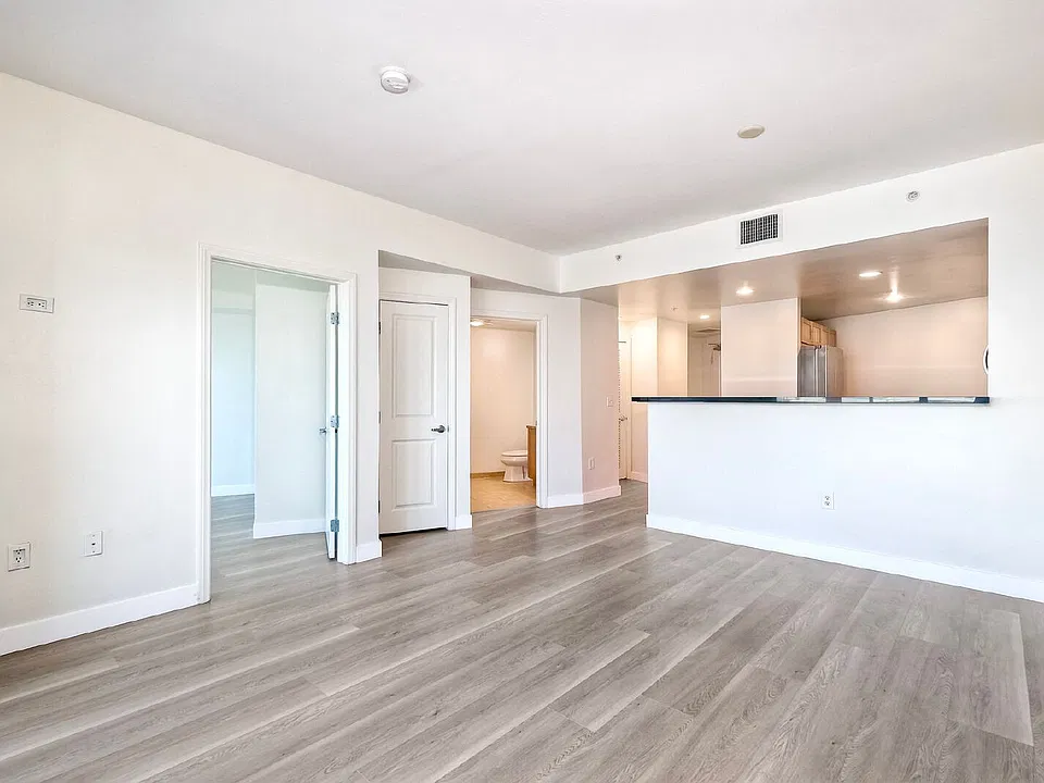 253 10th Ave #1305