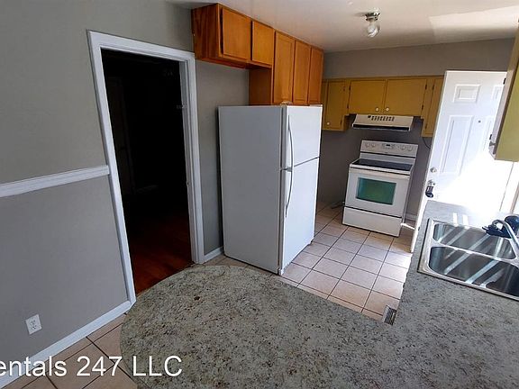 4th image of 2905 Four Seasons Blvd