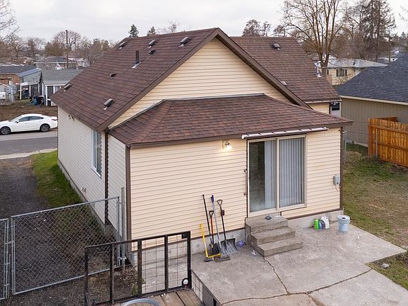 3rd image of 1511 E Everett Ave