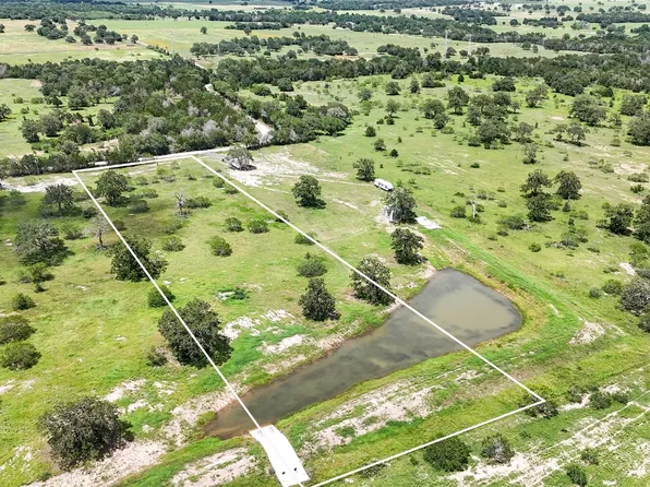 9 Zack Ln, Smithville, TX 78957