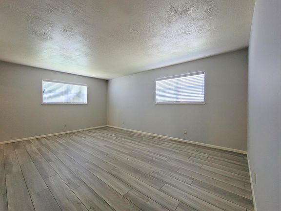 4th image of 2207 Crenshaw Dr