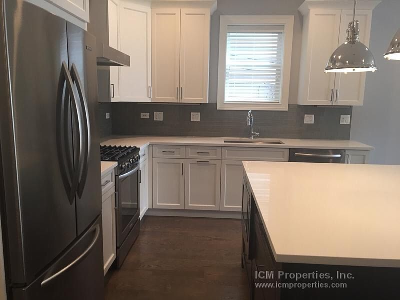 1st image of 1241 W Oakdale Ave #1F