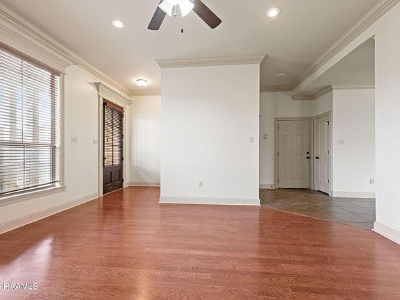 3rd image of 126 Onyx St