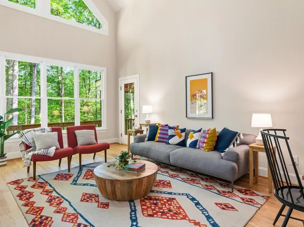 207 Oak Park Dr, Chapel Hill, NC 27517