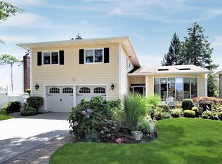 1938 Leslie Ln, Merrick, NY 11566