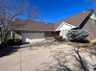 2010 Hunters Ridge Dr, Mason City, IA 50401