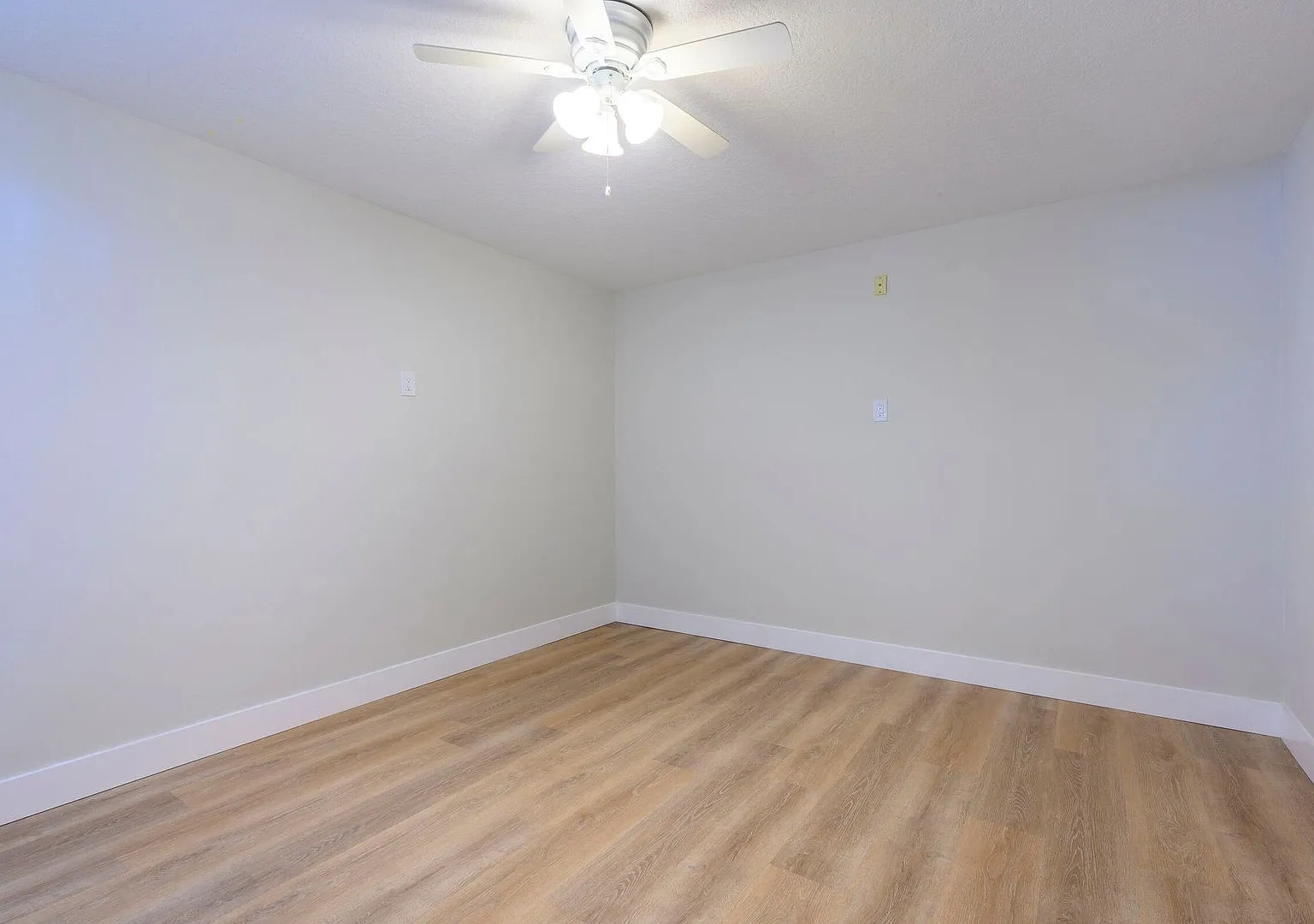 Get $500 off your first month's rent for a limited time- Coastal Retreat Steps from the Sand in I... — Photo 4
