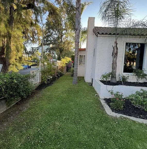 101 N La Peer Dr — Photo 3