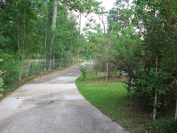 5th image of 806 Charmaine Dr S