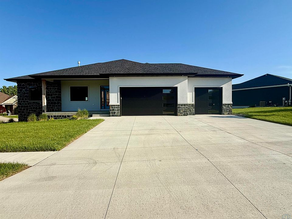 1st image of 2600 Nicklaus Blvd