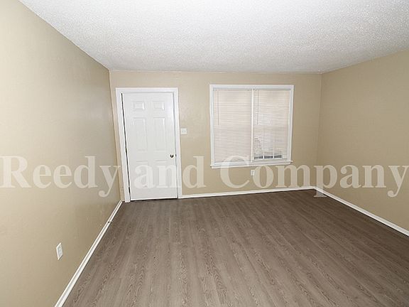 3rd image of 3387 Vernon Ave