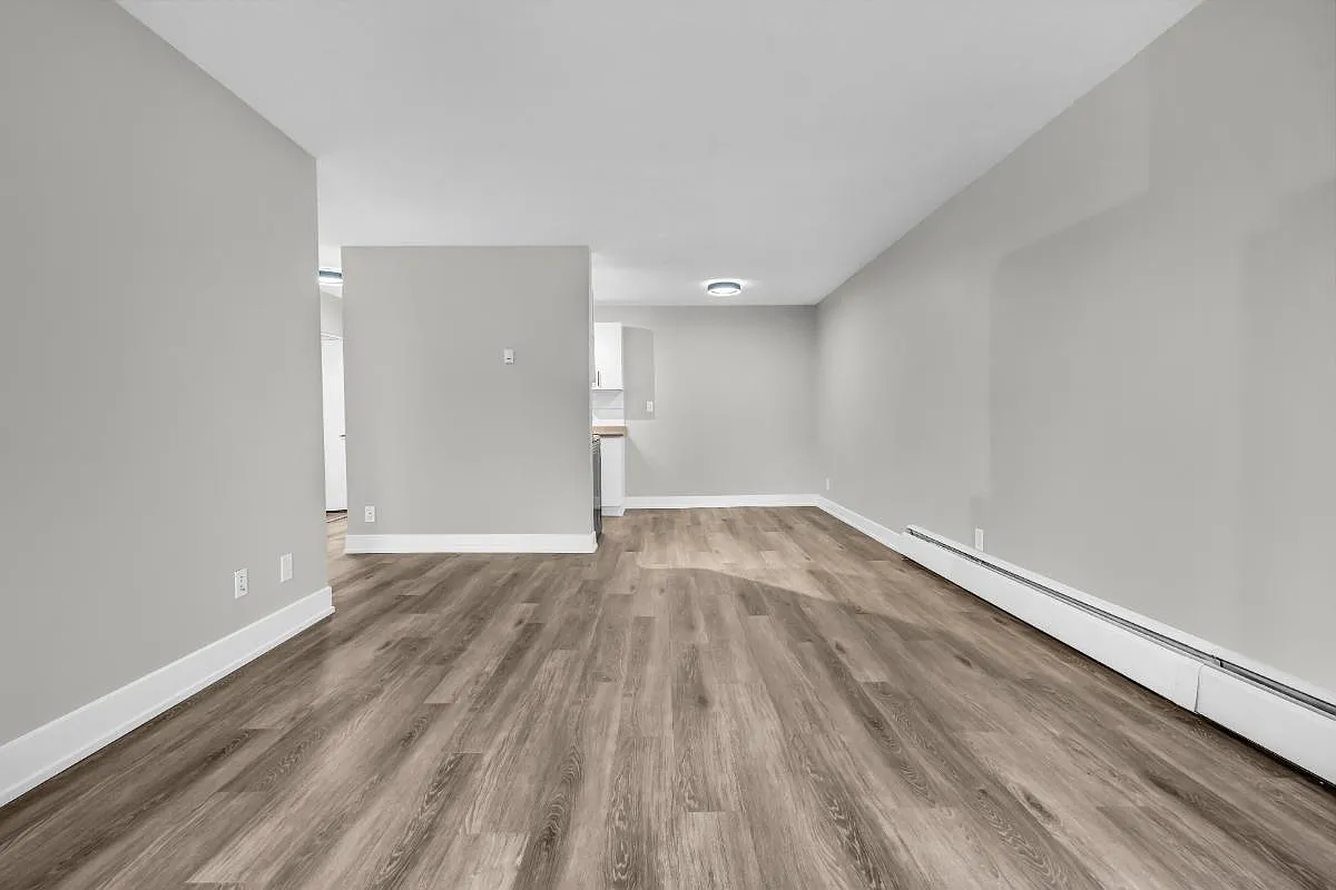 Maple Manor Apartments — Photo 4