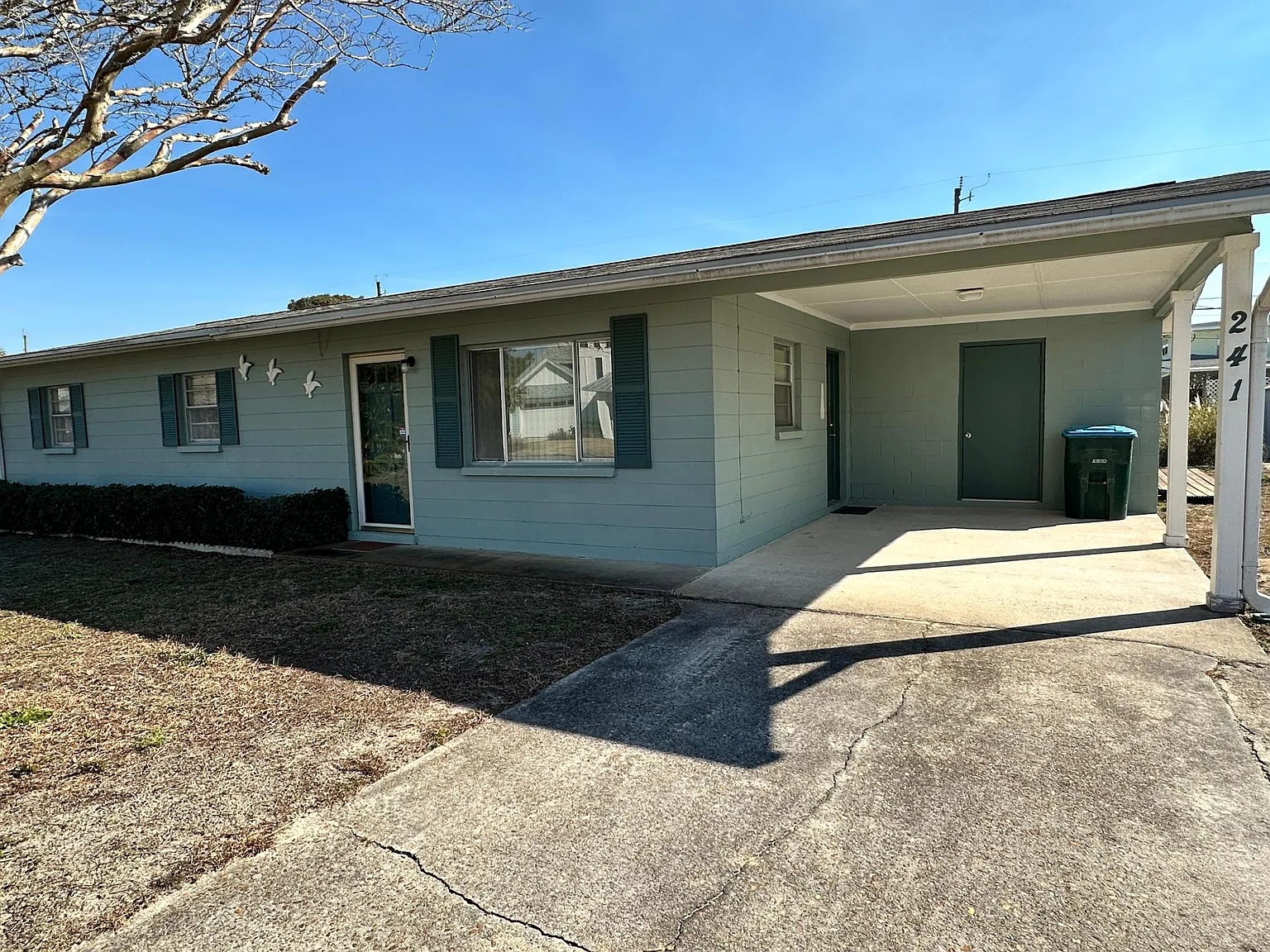 241 Belaire Dr — Photo 1