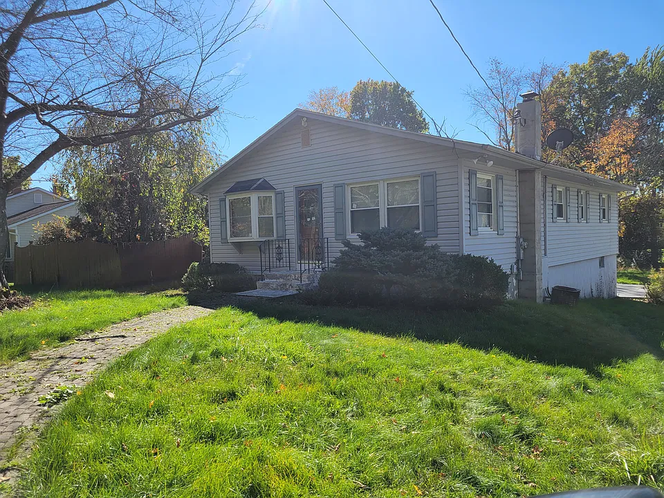 6 Meadow Ave