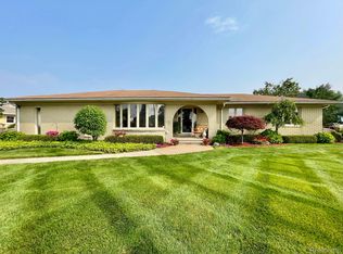 5556 Woodmire Dr, Shelby Township, MI