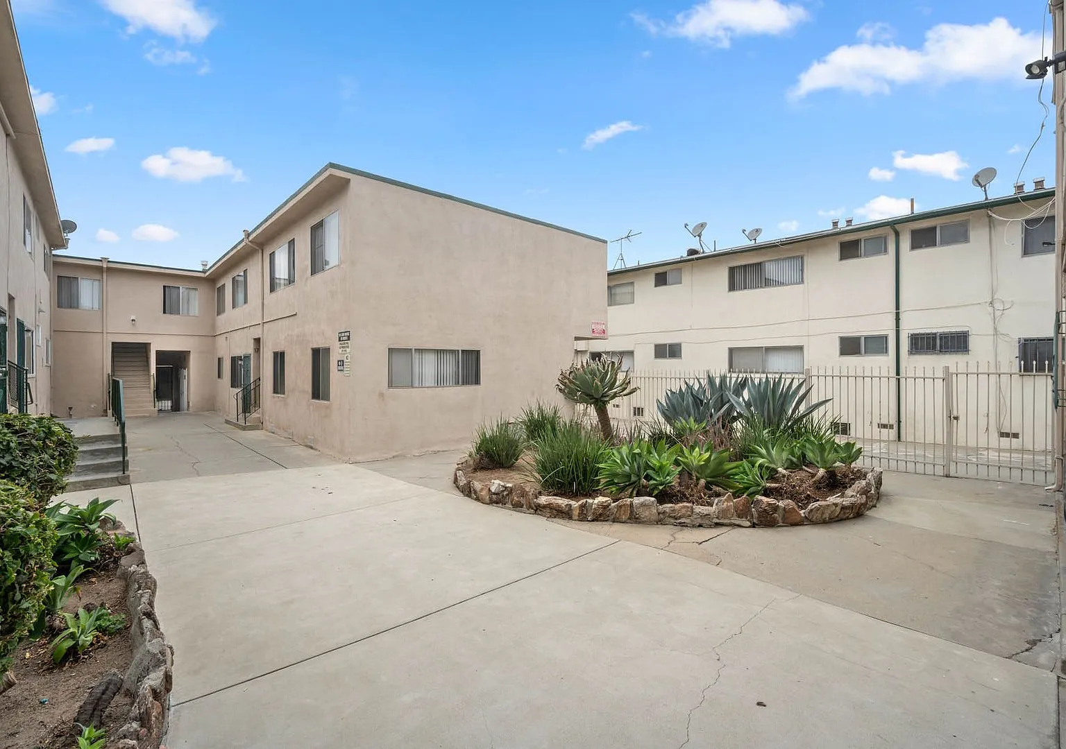 814 Victor Ave — Photo 4