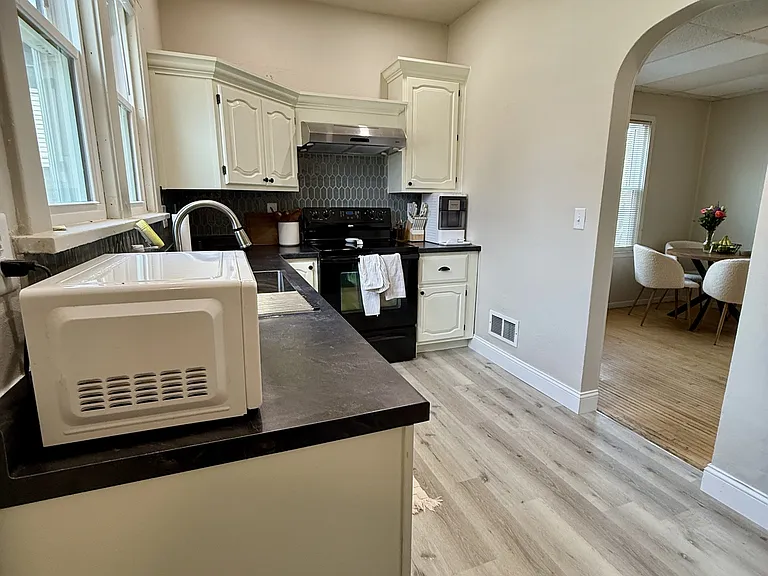200 N Pine St #202 — Photo 13