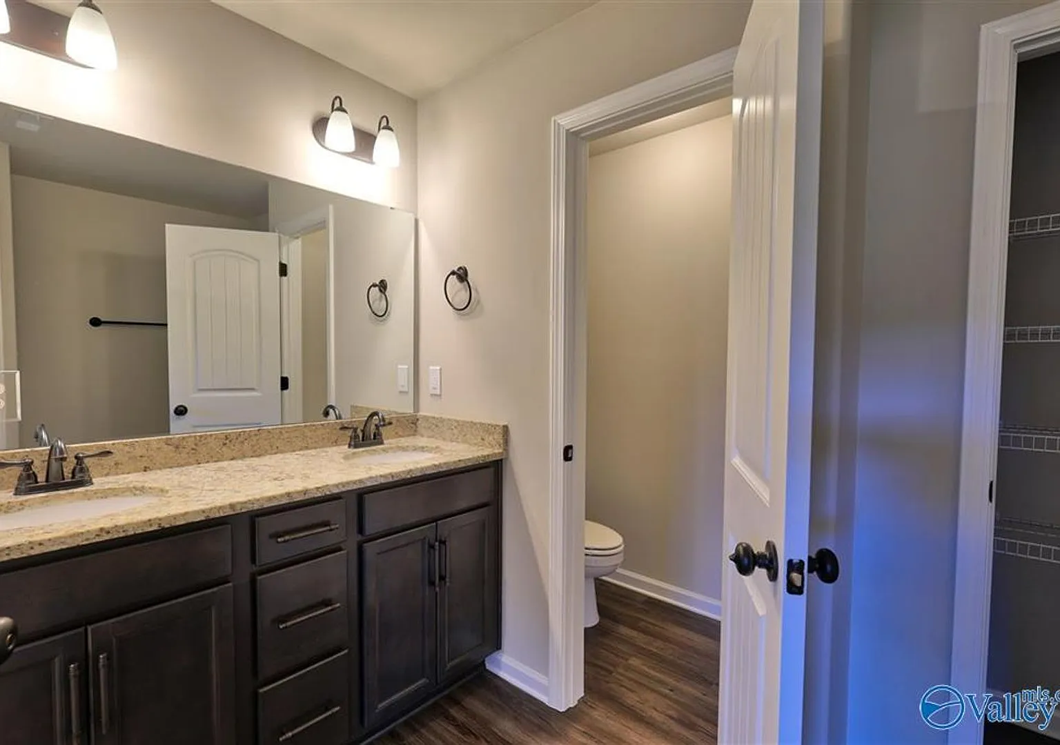 Coming Soon - Stunning Two-Story Home In Heritage Landing! $1825 — Photo 4