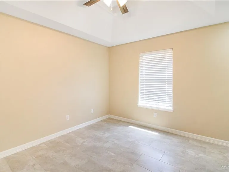 3504 N Champagne Dr — Photo 15
