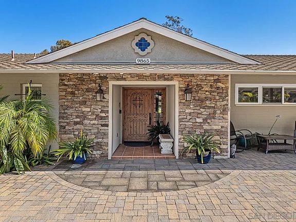4th image of 9865 Edgelake Dr