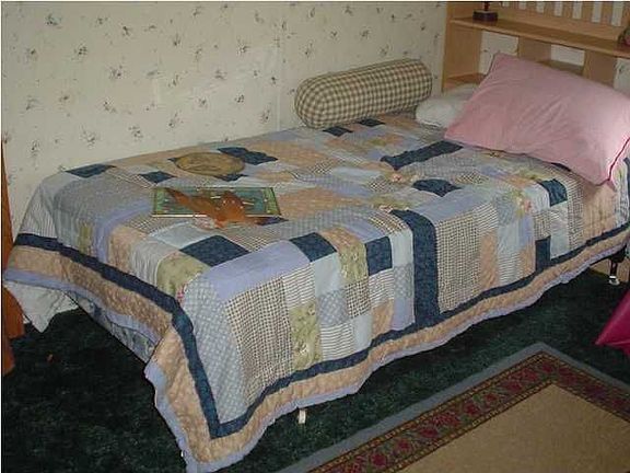 5th image of 471 Hemlock Dr
