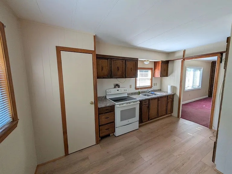 14 Seagroves St — Photo 11