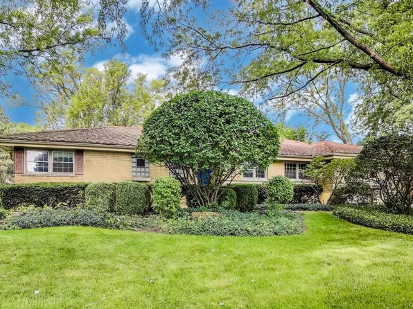 914 S School St, Mount Prospect, IL 60056