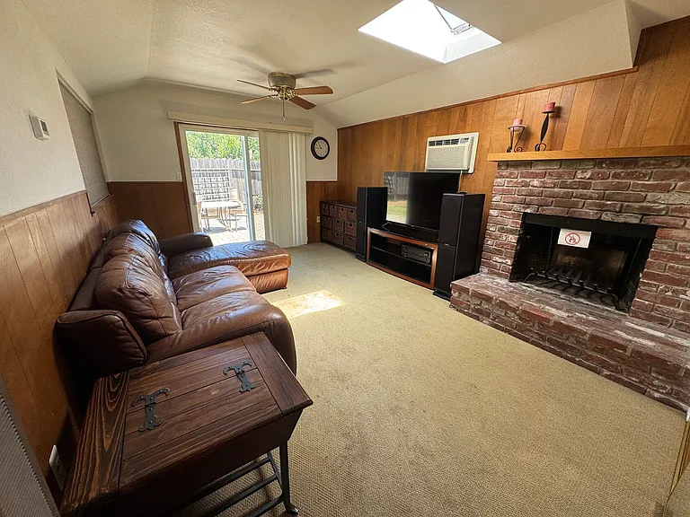 1443 Beacon Ave — Photo 18