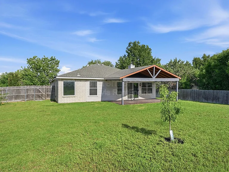 2304 Pheasant Run — Photo 25