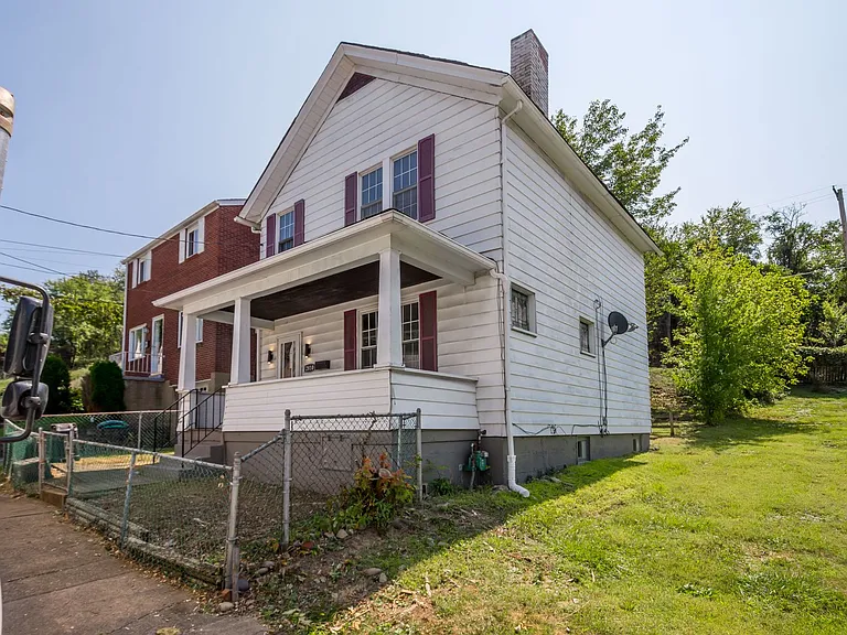2810 Freeland St — Photo 4