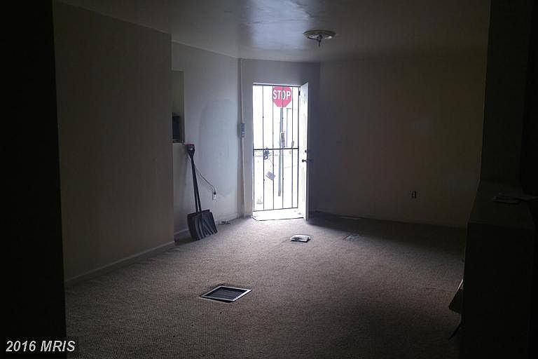 2nd image of 2117 Aiken St