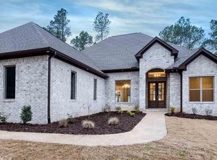 28 Manzanares Dr, Hot Springs Village, AR 71909