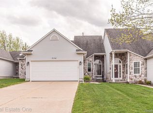 754 Challenging Trl, South Lyon, MI 48178