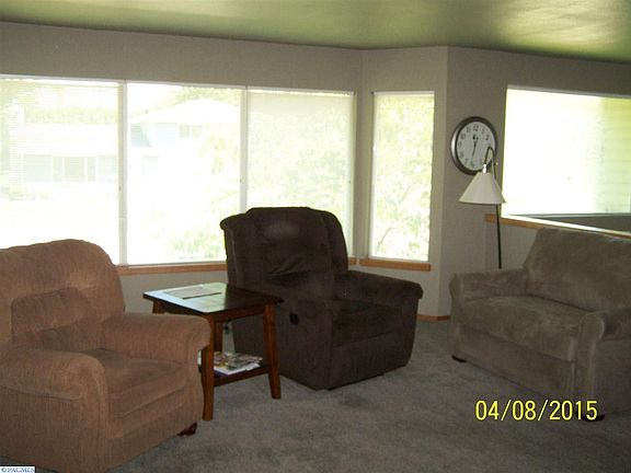 5th image of 421 Scot St
