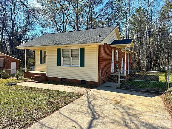 3rd image of 7 Rosewood Ln