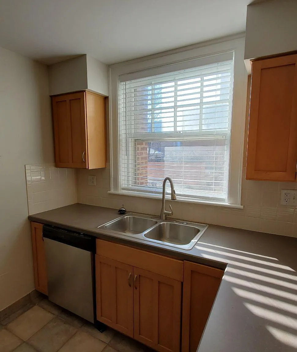 3 bed, 1500 sqft, $2,100 — Photo 4