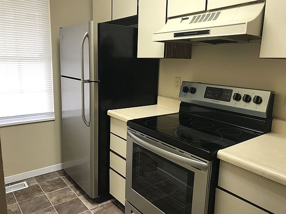 5th image of 2384 S Burberry Ln