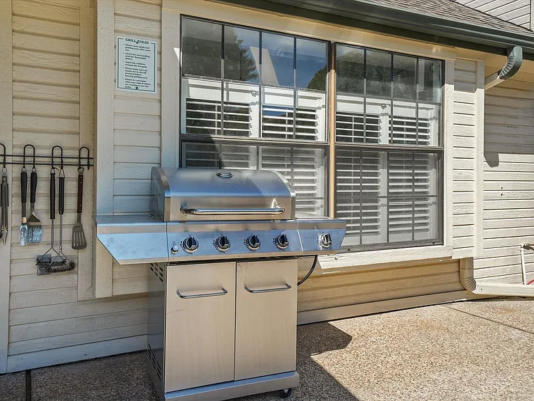 922 Blackstone Dr — Photo 36