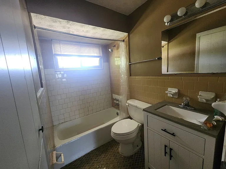 3245 Doyle Ave — Photo 3