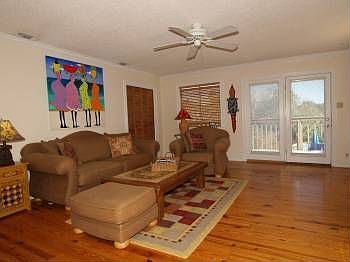 3rd image of 619 N Palimino Dr