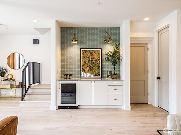 5th image of 122 15th Avenue