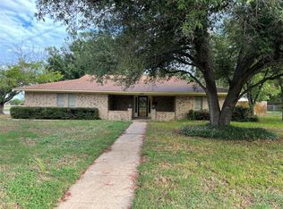 1401 Scenic Dr, Graham, TX 76450