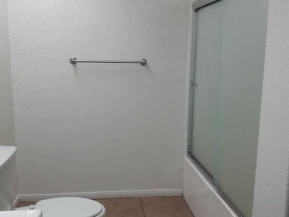 4th image of 16185 Grevillea St