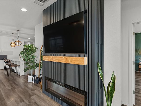 3rd image of 433 Gaida Loop